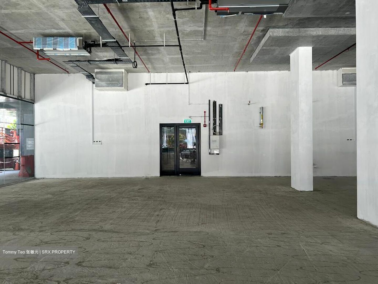 Middle Road (D7), Retail #480249081